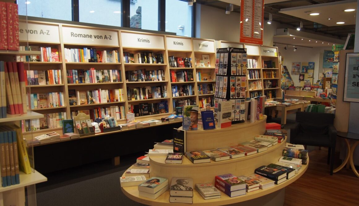 Buch Plus Holzgerlingen Bücher Display Rund Min Buch Plus Holzgerlingen Bücher Display Rund Min